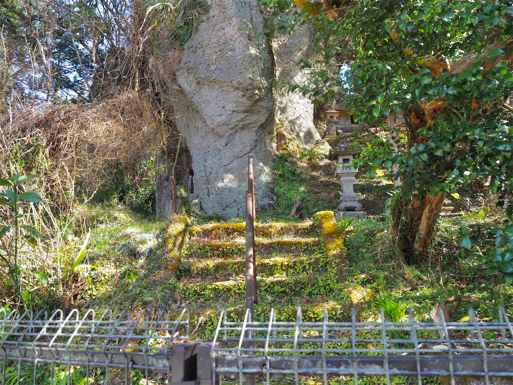 巨大廃墟要塞大谷グランドセンターと盤石荘 護国神社を見学した 休日ぶらぶら散歩ブログ 巨大廃墟要塞大谷グランドセンターと盤石荘 護国神社を見学した 休日ぶらぶら散歩ブログ