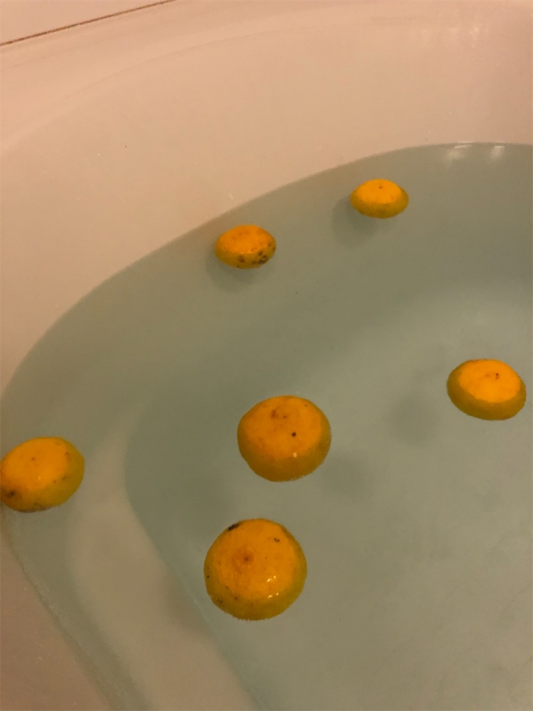 本物の柚子が入っているお風呂って贅沢です 姫路で瓦の文化を守る四代目表瓦社長のブログ