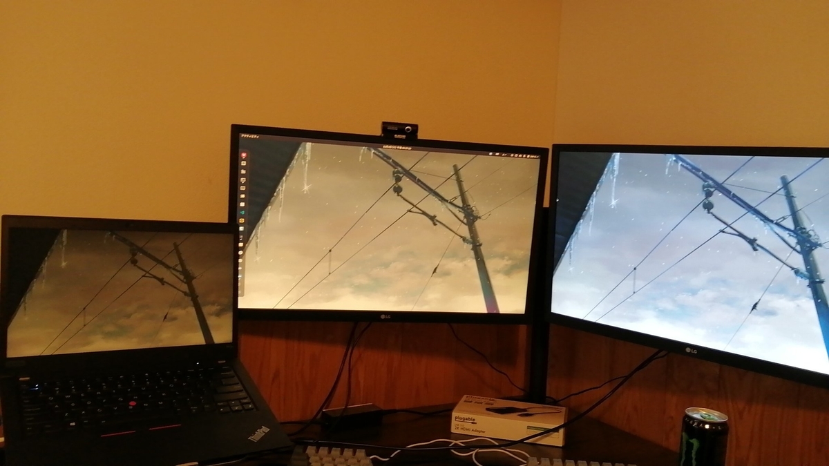 f:id:cd_sioremon:20201103165450j:plain ラップトップから外部モニタ2枚に映像を生やしている図