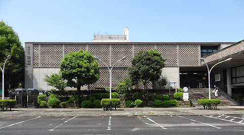光りを映し出すやきものの図書館 前川國男の建築 その３ Ceramicsstarブログ