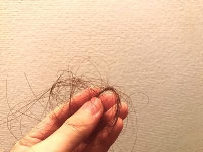 抜け毛の原因はストレスから 薄毛を改善する育毛剤 食べ物まで 髪の悩み に年齢を感じさせない ツヤ髪のつくり方