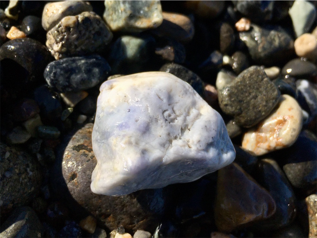 限りなく石英に近いジェダイト - 雑多拾いもん