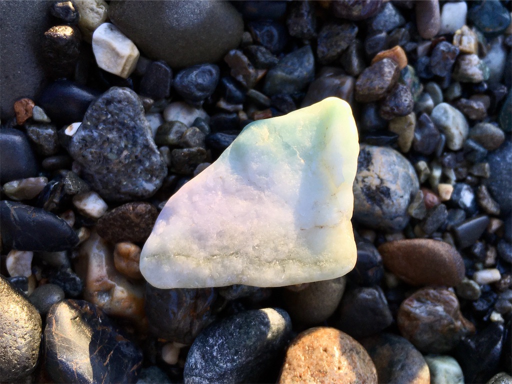 限りなく石英に近いジェダイト - 雑多拾いもん