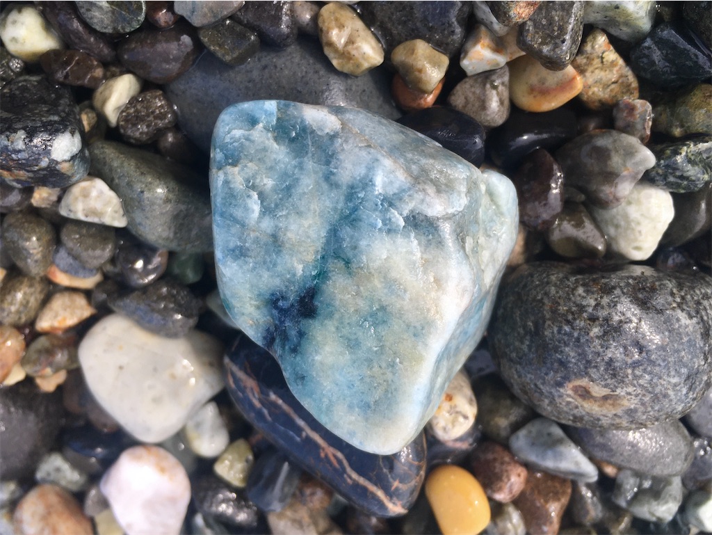 不思議な色の青ヒスイ - 雑多拾いもん