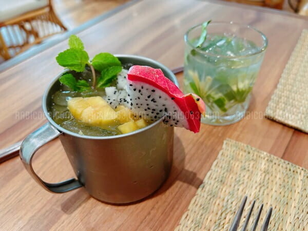 THE LOCAL（ザ ローカル） Bangkok バンコク menu メニュー 
price 価格
