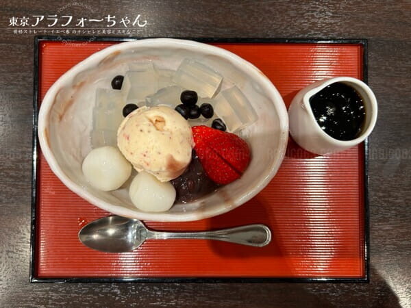目白 志むら 甘味 いちごのクリームあんみつ