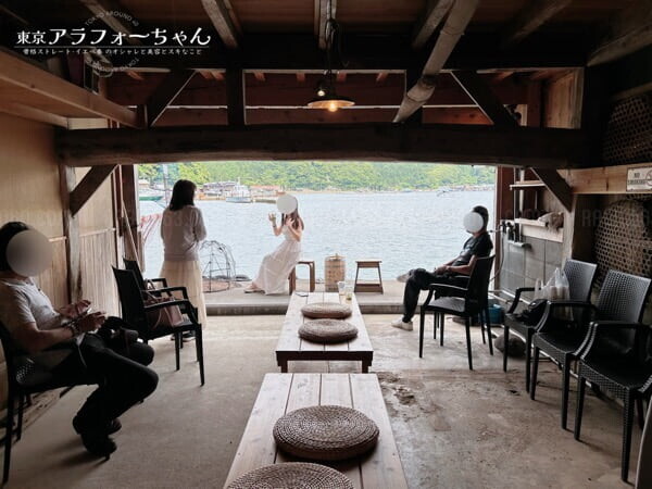 京都・伊根の海辺カフェ「hakuzu coffee stand」|舟屋と海を望む絶景スポット - 東京アラフォーちゃん
