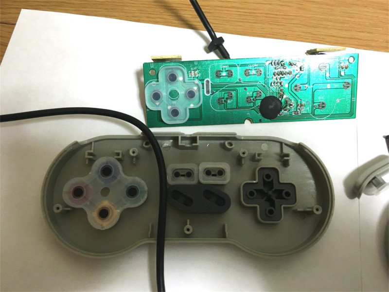レトロフリークのコントローラーの基板をibuffaloのスーパーファミコン風ゲームパッドの基板と交換しました 酢ろぐ レトロフリークのコントローラーの基板をibuffaloのスーパーファミコン風ゲームパッドの基板と交換しました 酢ろぐ