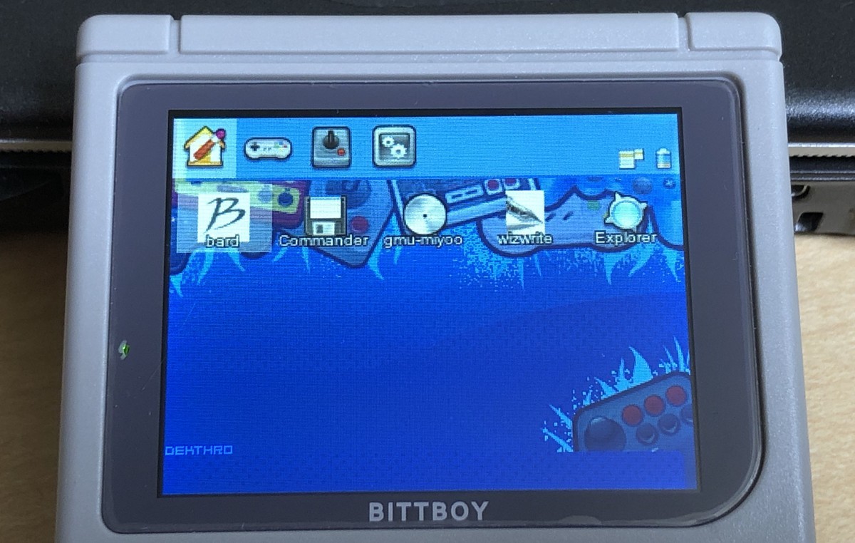 ゲームボーイ型のゲームデバイス「New BittBoy」が届きました
