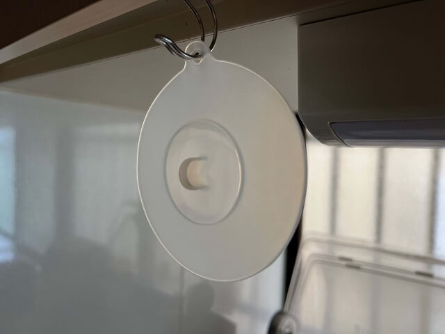 フックに吊るして乾かすシリコーン蓋