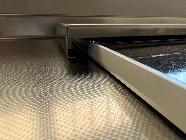 コンロ側面から見た排気口カバー