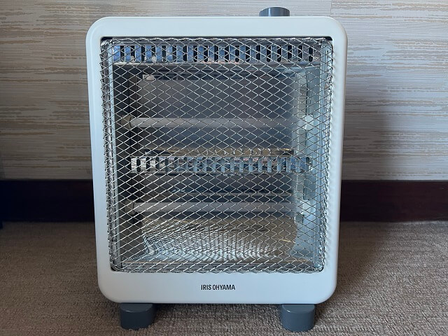 アイリスオーヤマの暖房器具EHT-800W正面
