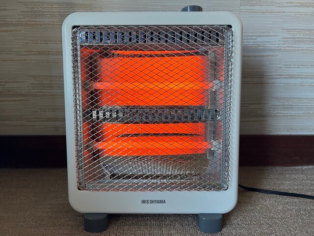 アイリスオーヤマの暖房器具EHT-800W強の時