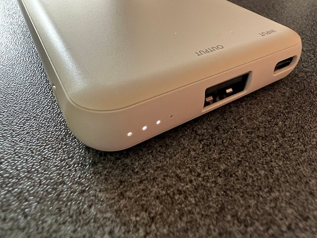 スリーコインズのスリムモバイルバッテリー電池残量