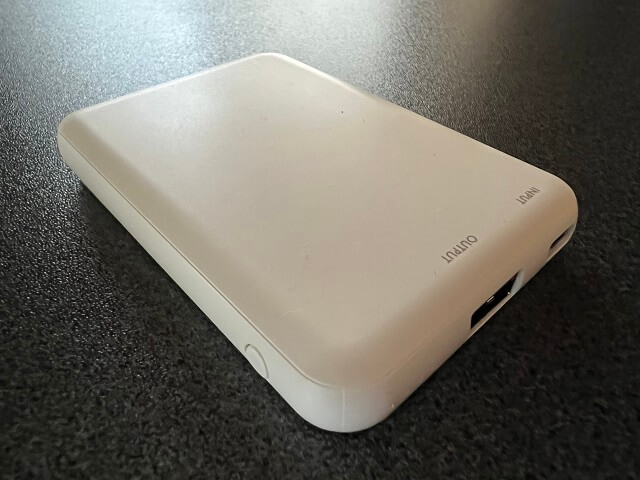 スリーコインズ スリムモバイルバッテリーをレビュー 使い方も簡単で