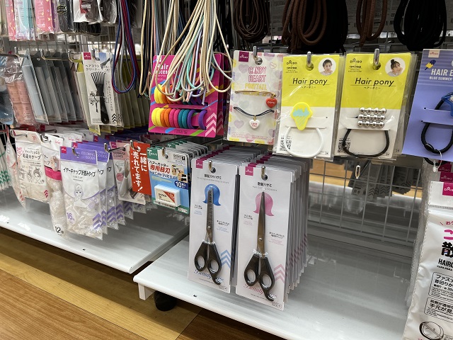 100均で売っているダイソーのすきバサミが売っている場所