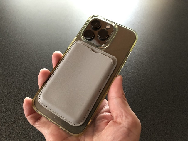100均 ダイソーのMagSafe対応カードケース