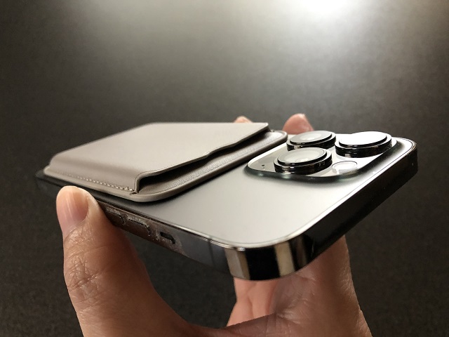 100均 ダイソーのMagSafe対応カードケース
