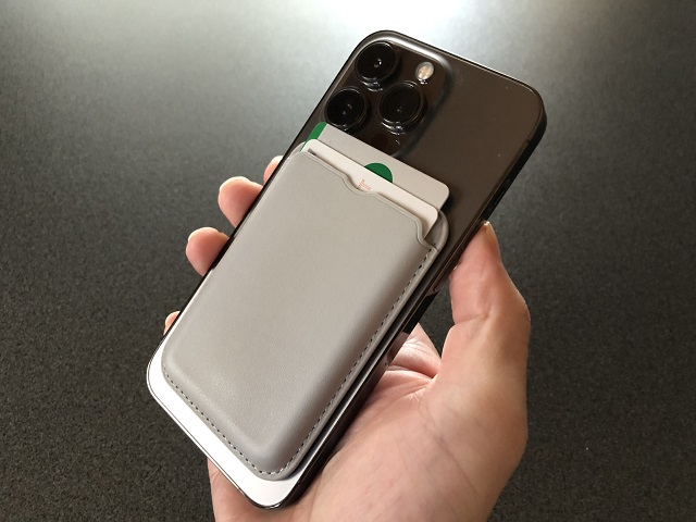 100均 ダイソーのMagSafe対応カードケース