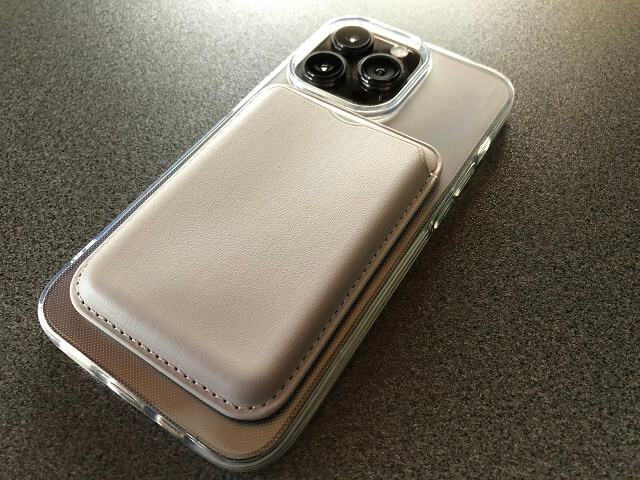 MagSafe対応カードケースを装着したところ