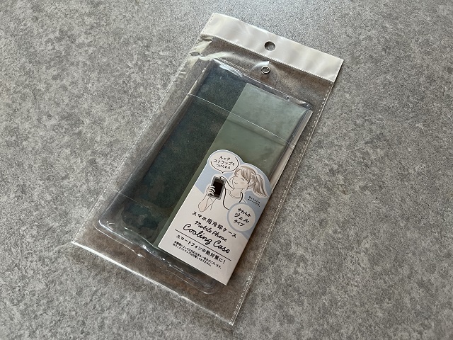100均のセリア販売されているスマホ冷却ケース