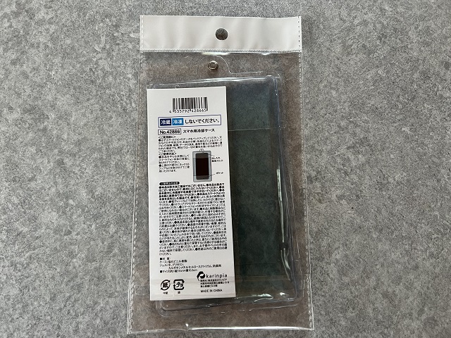 100均のセリアで販売されているスマホ冷却ケースの裏面