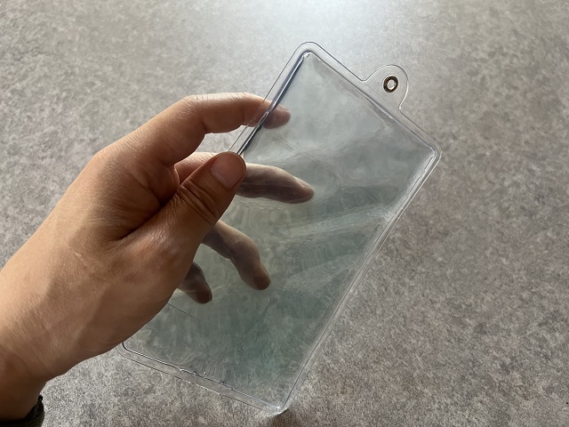 100均のセリアで販売されているスマホ用冷却ケース本体