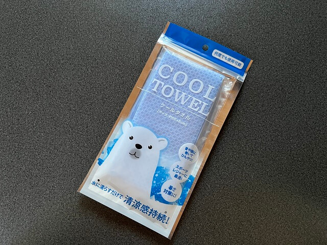 100均のセリアで販売されているクールタオル