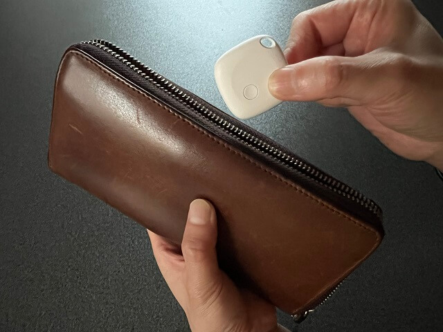 紛失防止タグを財布にいれる