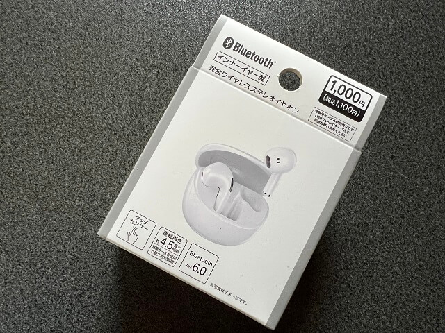 100均のダイソーで売っているAirPods風完全ワイヤレスイヤホン外観