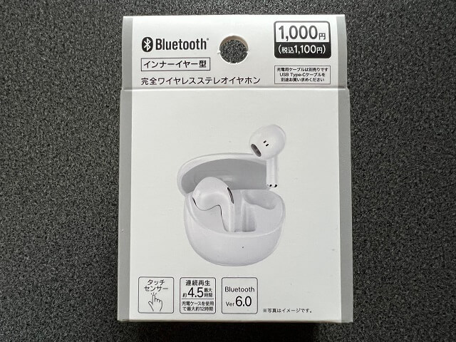100均のダイソーで売っているAirPods風完全ワイヤレスイヤホン表面