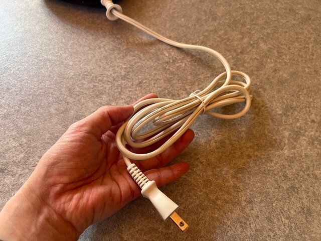 山善の電気あんかのコンセント