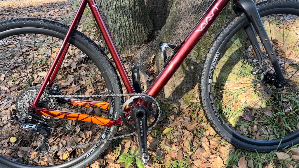 バイクロアで話題のマグネシウムフレーム VAAST BIKES Allroad Model A