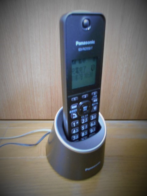 コンパクトな固定電話 コードレス ハンズフリータイプでフットワークを改善 簡単に暮らせ