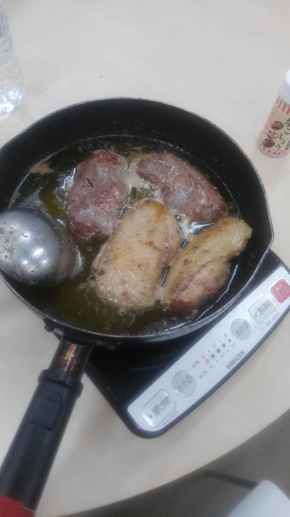 ウサギとか食べたよ 内臓とかあるので画像気をつけて 布団