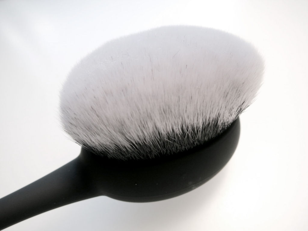 Real Techniques Blend + Blur Foundation Brush chango’s diary