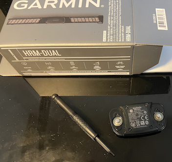 Garmin心拍計の電池交換には特殊工具が必要？ - オッサンは