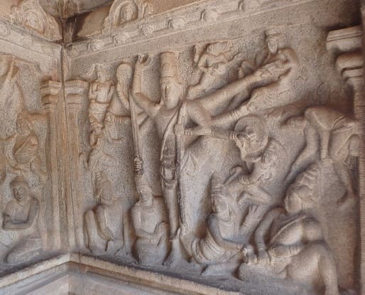 マハーバリプラムのバラハ石窟寺院の彫刻