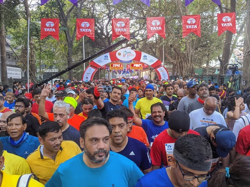 ムンバイマラソン(ハーフ)ゴール直後の混雑様子