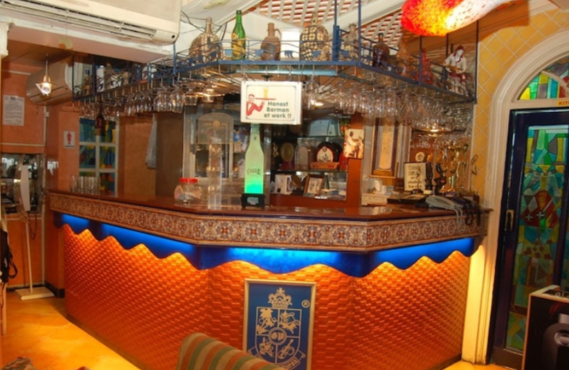 ムンバイのゴアポルトガルレストラン（Goa Portuguesa Restaurant）のバー