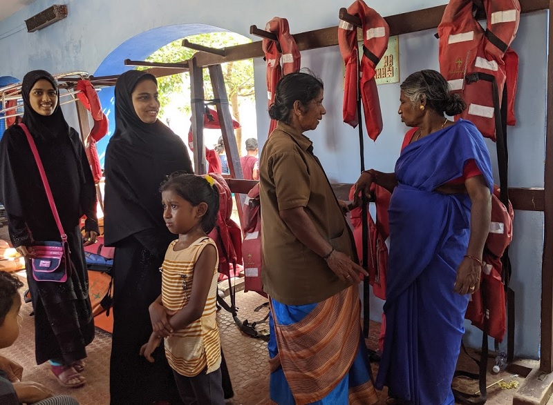 ピチャワラムボート乗り場のライフジャケット