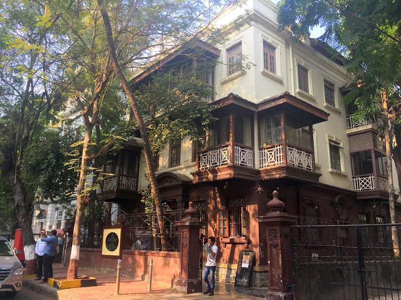 マニバワンの外観