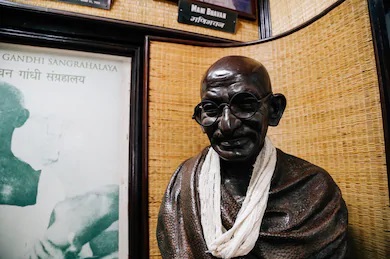 マニバワン受付のガンジー像