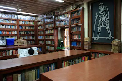 マニバワンの図書館