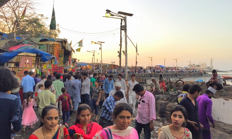 ハジアリ霊廟の参道１