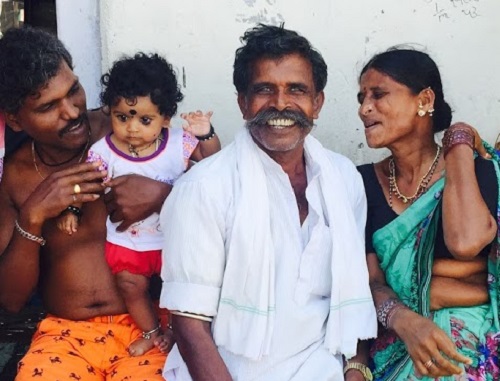 ドービーガートで生活する家族