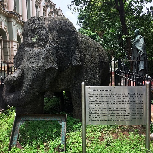ヴィクトリア・ガーデンにあるエレファンタ島の象の石像