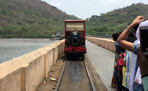 エレファンタ島のトイトレイン