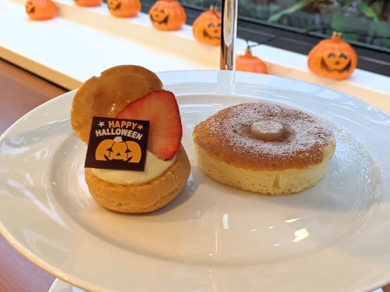 ニューオータニイン札幌のハロウィンアフタヌーンティー（プチシューとパンケーキ）