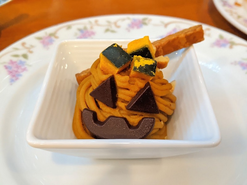 ニューオータニイン札幌のハロウィンアフタヌーンティー（かぼちゃのモンブラン）